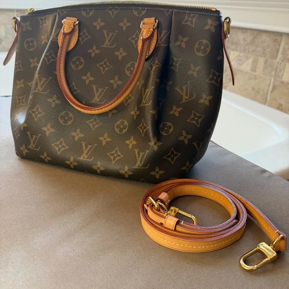 Louis Vuitton Turenne PM Monogram Canvas Hand and Shoulder Bag - Picture 2 of 14